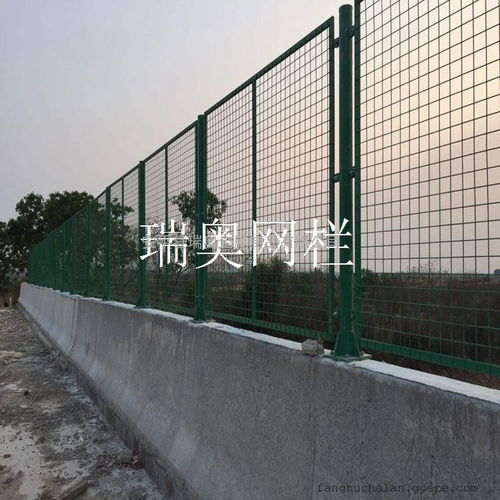 桥梁安全之盾 环保材质防护栏的高清视觉解析
